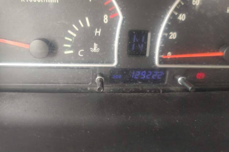 Used Dongfeng Shuaike 2012 2.0L Automatic Luxury 7-Seater Odometer Close Up