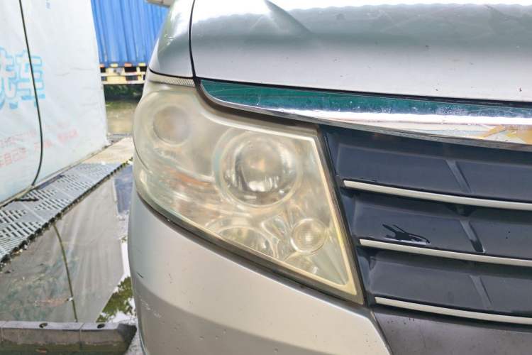 Used Dongfeng Shuaike 2012 2.0L Automatic Flagship 7-Seater Right Front Headlight