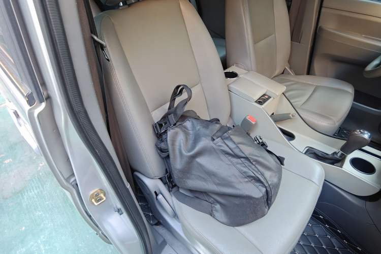 Used Dongfeng Shuaike 2012 2.0L Automatic Flagship 7-Seater Right Front Seat