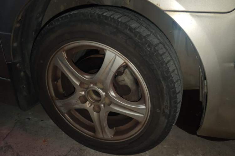 Used Dongfeng Shuaike 2012 2.0L Automatic Luxury 7-Seater Right Front Wheel Hub