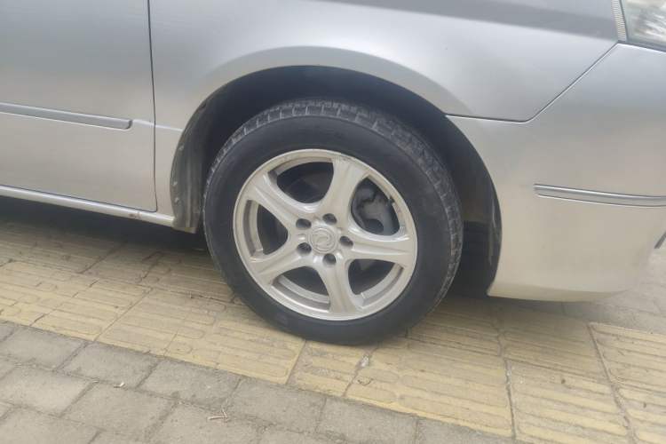 Used Dongfeng Shuaike 2012 2.0L Automatic Luxury 7-Seater Right Front Wheel Hub