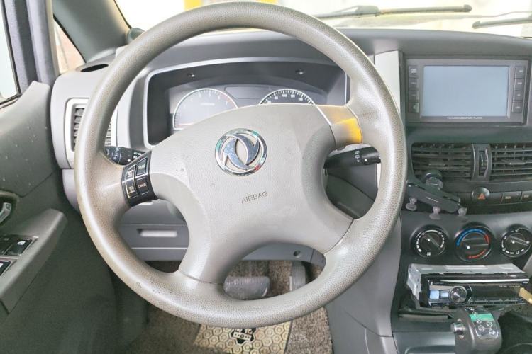 Used Dongfeng Shuaike 2012 2.0L Automatic Flagship 7-Seater Steering Wheel