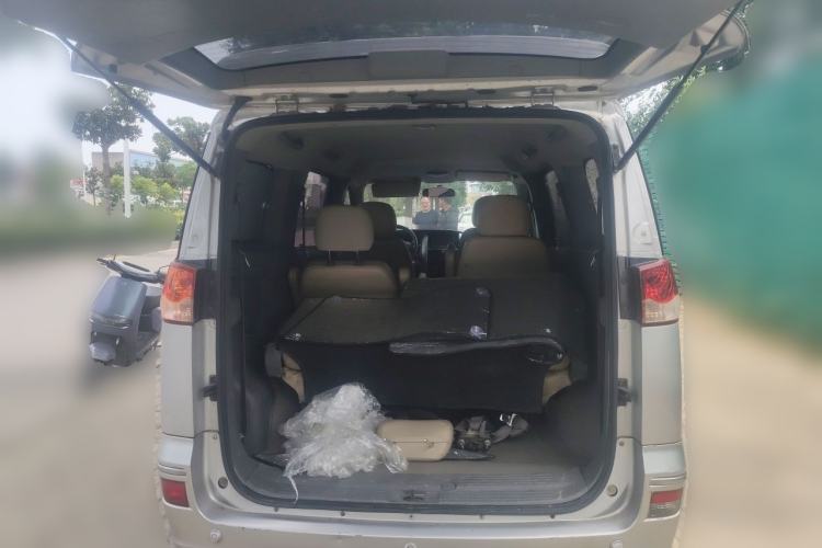 Used Dongfeng Shuaike 2012 2.0L Automatic Luxury 7-Seater Trunk