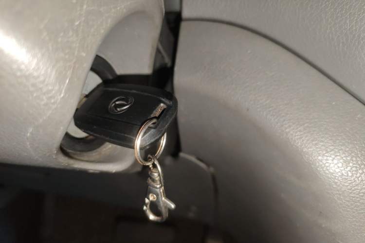 Used Dongfeng Shuaike 2012 2.0L Automatic Luxury 7-Seater Vehicle Key