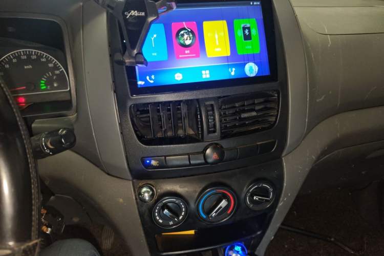 Used Dongfeng Shuaike 2013 Revised Version 1.5L Manual Standard Trim 5 Seats China IV Standard Audio And AC Panel