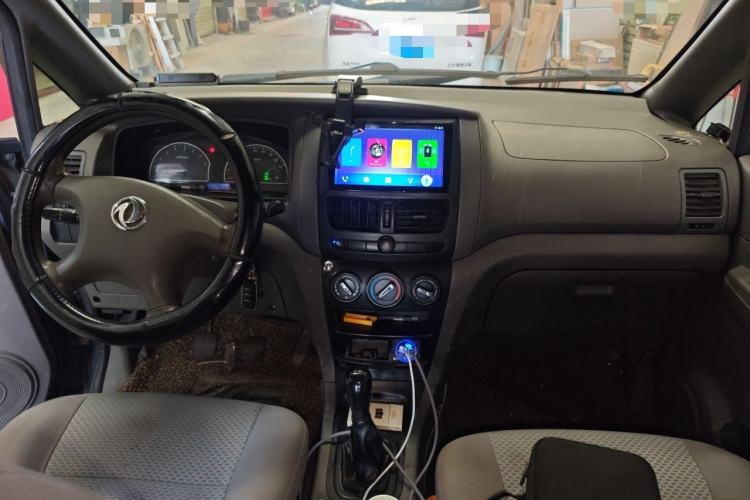 Used Dongfeng Shuaike 2013 Revised Version 1.5L Manual Standard Trim 5 Seats China IV Standard Center Console