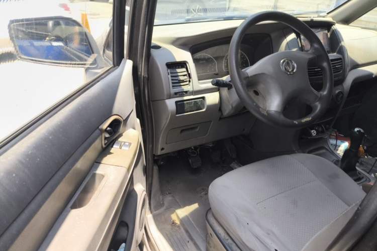 Used Dongfeng Shuaike 2013 Revised Version 1.5L Manual Standard Trim 5 Seats China V Emission Standard Driver Seat