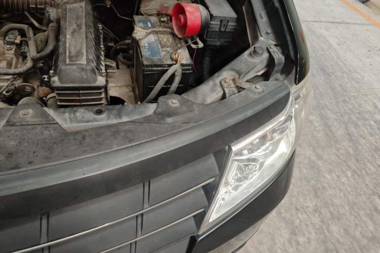 Used Dongfeng Shuaike 2013 Revised Version 1.5L Manual Standard Trim 5 Seats China IV Standard Engine Bay Left