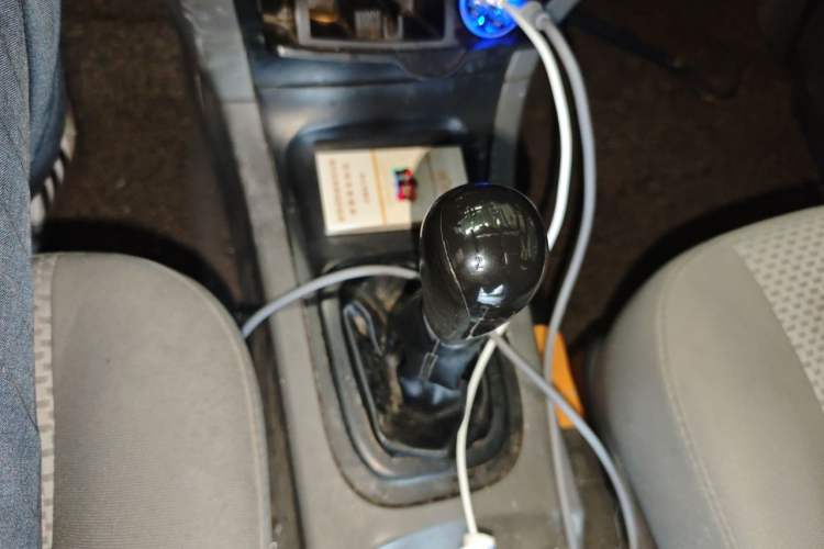 Used Dongfeng Shuaike 2013 Revised Version 1.5L Manual Standard Trim 5 Seats China IV Standard Gear Lever