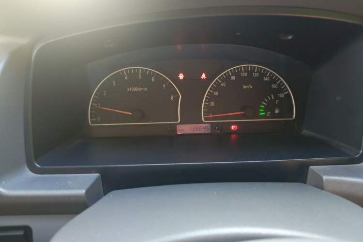 Used Dongfeng Shuaike 2013 Revised Version 1.5L Manual Comfort Trim 7 Seats China IV Standard Instrument Cluster
