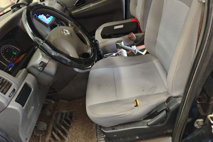 Used Dongfeng Shuaike 2013 Revised Version 1.5L Manual Standard Trim 5 Seats China IV Standard Left Front Seat