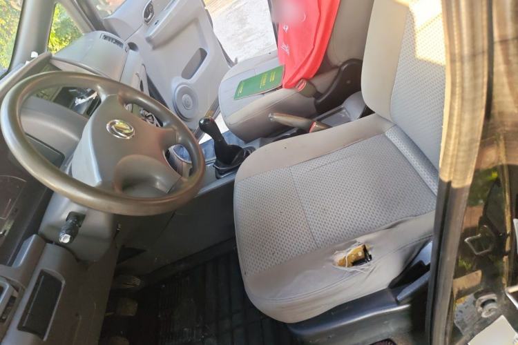 Used Dongfeng Shuaike 2013 Revised Version 1.5L Manual Comfort Trim 7 Seats China IV Standard Left Front Seat