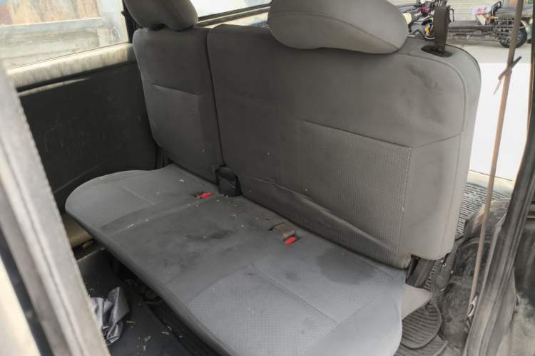 Used Dongfeng Shuaike 2013 Revised Version 1.5L Manual Standard Trim 5 Seats China V Emission Standard Left Rear Seat