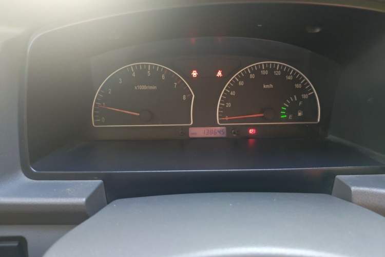 Used Dongfeng Shuaike 2013 Revised Version 1.5L Manual Comfort Trim 7 Seats China IV Standard Odometer Close Up