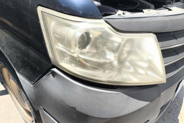 Used Dongfeng Shuaike 2013 Revised Version 1.5L Manual Standard Trim 5 Seats China V Emission Standard Right Front Headlight
