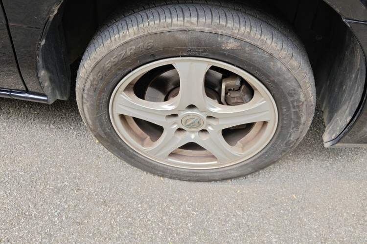 Used Dongfeng Shuaike 2013 1.5L Manual Comfort 7-Seater China V Standard Right Front Wheel Hub