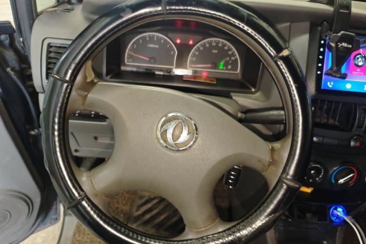 Used Dongfeng Shuaike 2013 Revised Version 1.5L Manual Standard Trim 5 Seats China IV Standard Steering Wheel