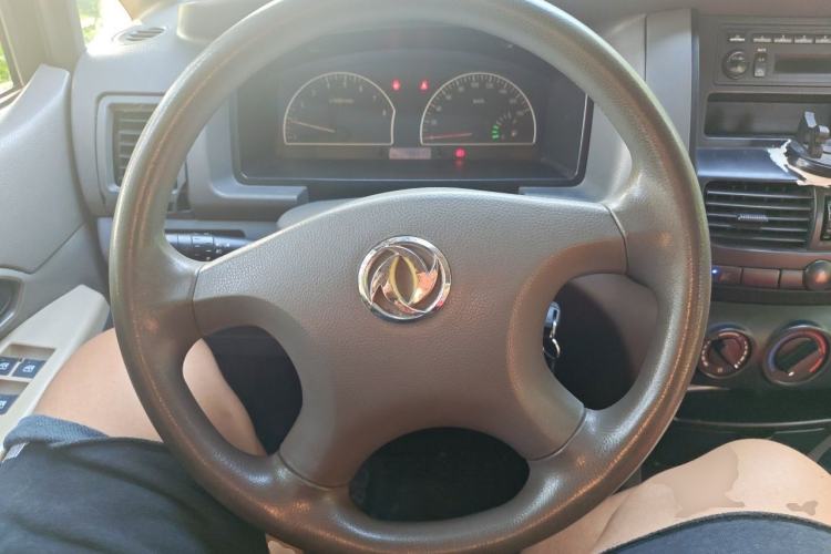 Used Dongfeng Shuaike 2013 Revised Version 1.5L Manual Comfort Trim 7 Seats China IV Standard Steering Wheel
