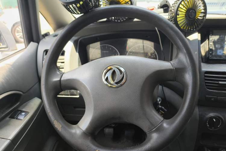 Used Dongfeng Shuaike 2013 Revised Version 1.5L Manual Standard Trim 5 Seats China V Emission Standard Steering Wheel