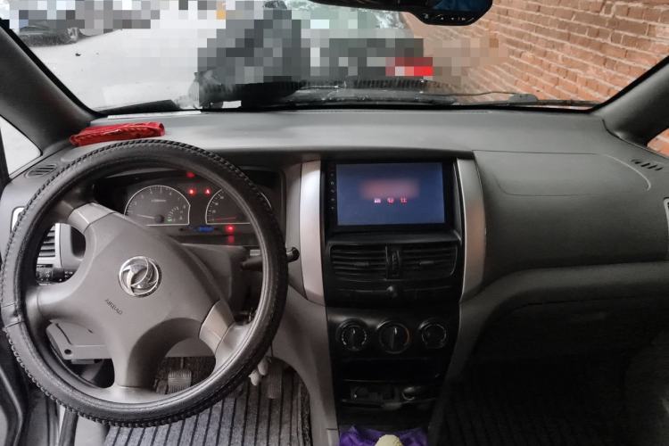 Used Dongfeng Shuaike 2013 Facelift 1.6L Manual Comfort 7-Seater China V Emission Standard Center Console