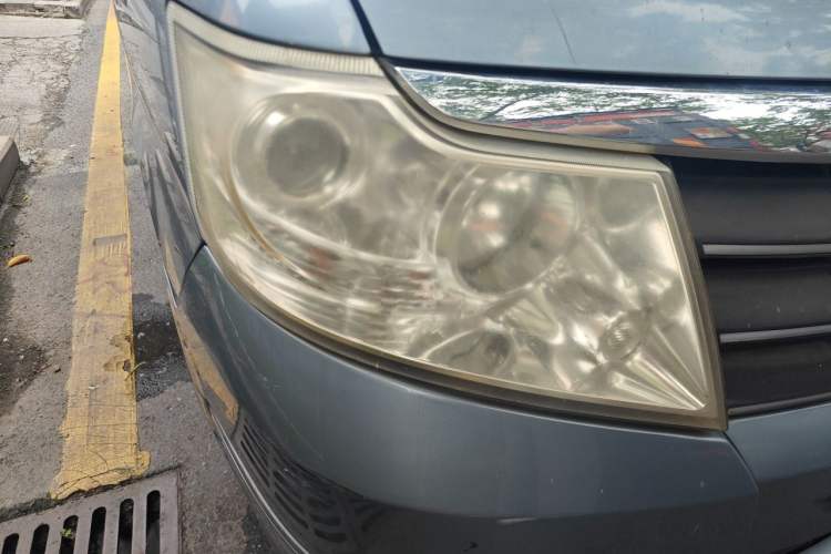 Used Dongfeng Shuaike 2013 1.5L Manual Comfort 7-Seater China V Standard Right Front Headlight
