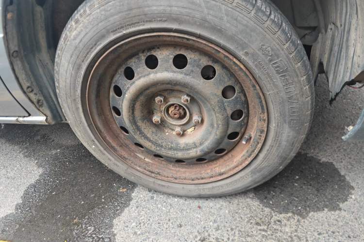 Used Dongfeng Shuaike 2013 1.5L Manual Comfort 7-Seater China V Standard Right Front Wheel Hub