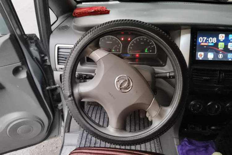 Used Dongfeng Shuaike 2013 Facelift 1.6L Manual Comfort 7-Seater China V Emission Standard Steering Wheel