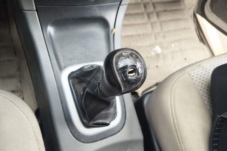 Used Dongfeng Shuaike 2013 Facelift 1.5L Manual Comfort 7-Seater China V Standard Gear Lever