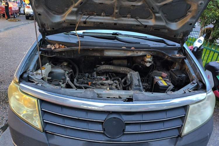 Used Dongfeng Shuaike 2013 1.5L Manual Comfort 7-Seater China V Standard Engine Bay