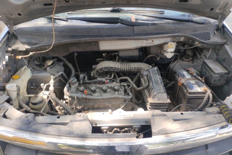 Used Dongfeng Shuaike 2013 Revised Version 1.5L Manual Comfort Trim 7 Seats China IV Standard Engine Bay