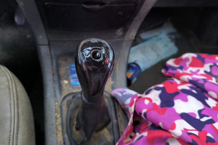 Used Dongfeng Shuaike 2013 1.5L Manual Comfort 7-Seater China V Standard Gear Lever