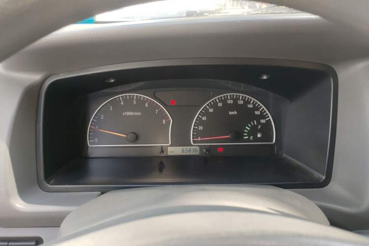 Used Dongfeng Shuaike 2013 Revised Version 1.5L Manual Comfort Trim 7 Seats China IV Standard Instrument Cluster