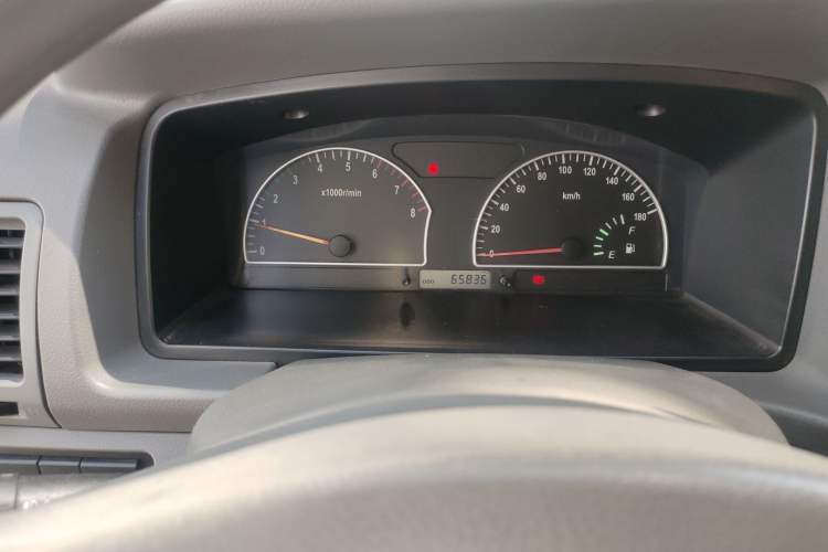Used Dongfeng Shuaike 2013 Revised Version 1.5L Manual Comfort Trim 7 Seats China IV Standard Odometer Close Up