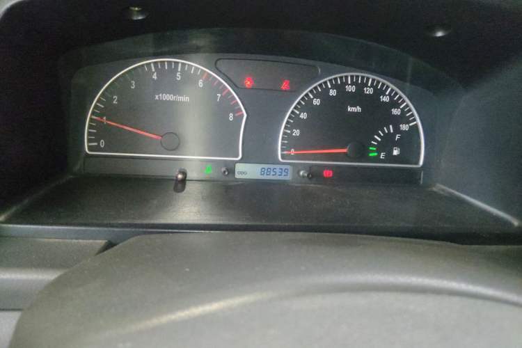 Used Dongfeng Shuaike 2013 Revised Version 1.5L Manual Comfort Trim 7 Seats China IV Standard Odometer Close Up