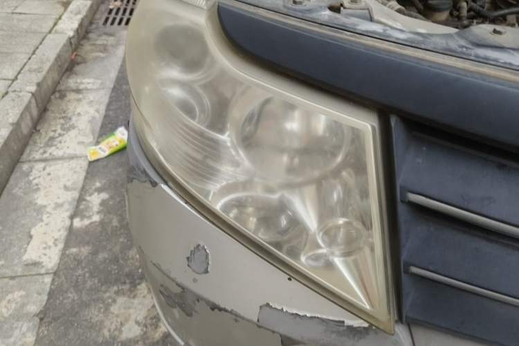 Used Dongfeng Shuaike 2013 Revised Version 1.5L Manual Standard Edition 7 Seats China IV Standard Right Front Headlight
