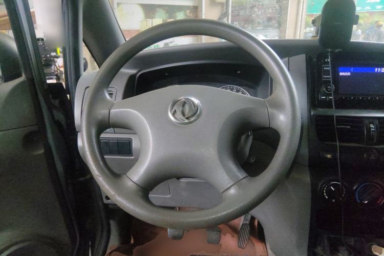 Used Dongfeng Shuaike 2013 Revised Version 1.5L Manual Comfort Trim 7 Seats China IV Standard Steering Wheel