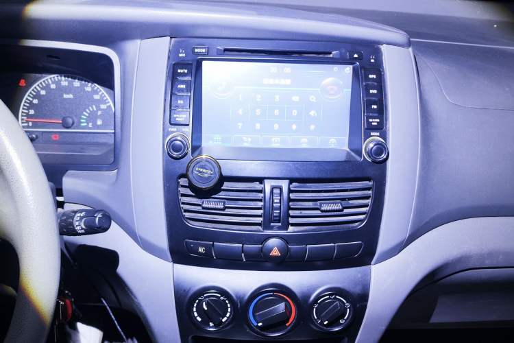 Used Dongfeng Shuaike 2013 Facelift 1.5L Manual Luxury 7-Seater China IV Standard Audio And AC Panel