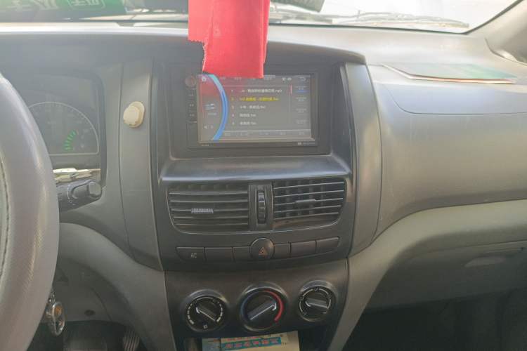 Used Dongfeng Shuaike 2013 Revised Version 1.5L Manual Standard Edition 7 Seats China V Emission Standard Audio And AC Panel
