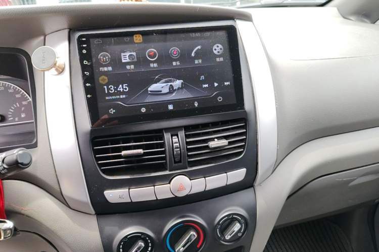 Used Dongfeng Shuaike 2013 Facelift 1.5L Manual Comfort 7-Seater China V Standard Audio And AC Panel