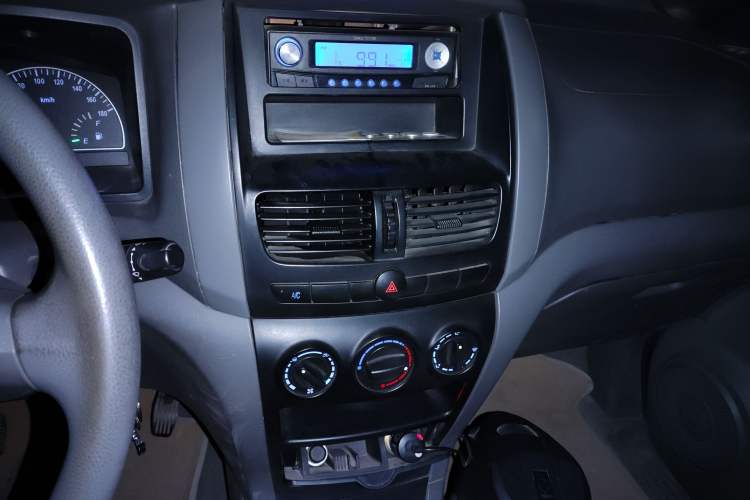 Used Dongfeng Shuaike 2013 1.5L Manual Standard Model 7-Seater China V Standard Audio And AC Panel