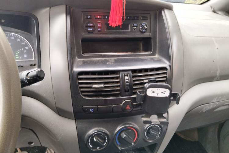 Used Dongfeng Shuaike 2013 1.5L Manual Standard Model 7-Seater China V Standard Audio And AC Panel