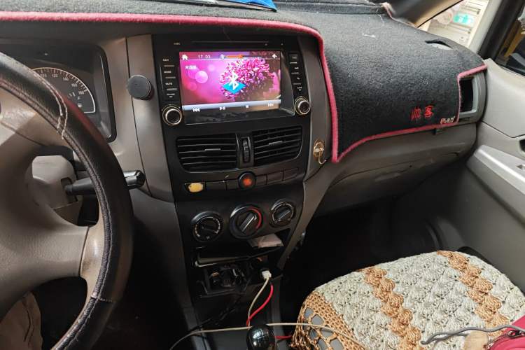 Used Dongfeng Shuaike 2013 Revised Version 1.5L Manual Comfort Trim 7 Seats China IV Standard Audio And AC Panel