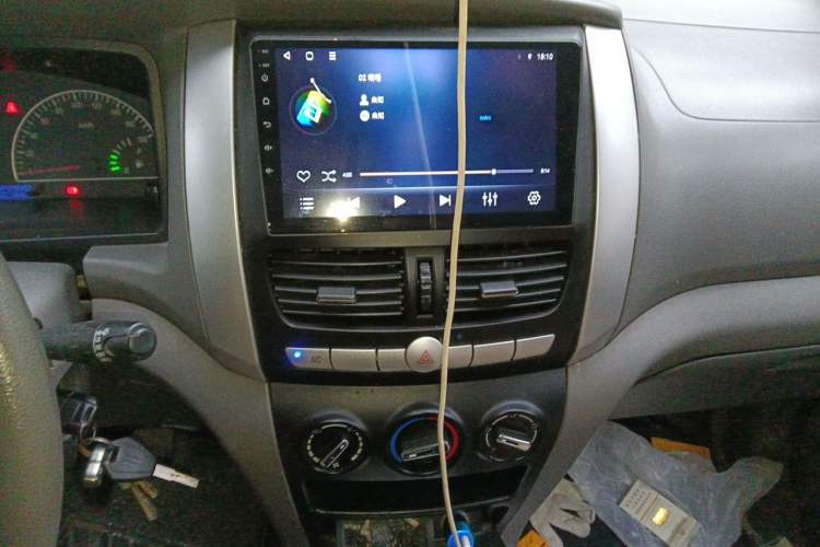 Used Dongfeng Shuaike 2013 Revised Version 1.5L Manual Comfort Trim 7 Seats China IV Standard Audio And AC Panel