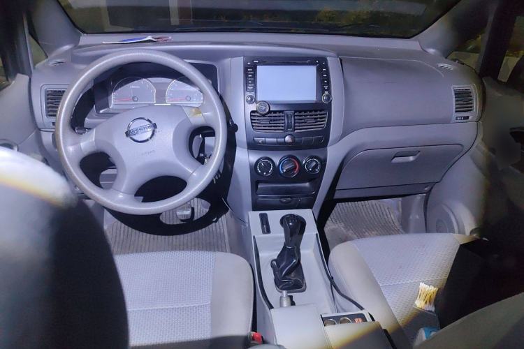 Used Dongfeng Shuaike 2013 Facelift 1.5L Manual Luxury 7-Seater China IV Standard Center Console