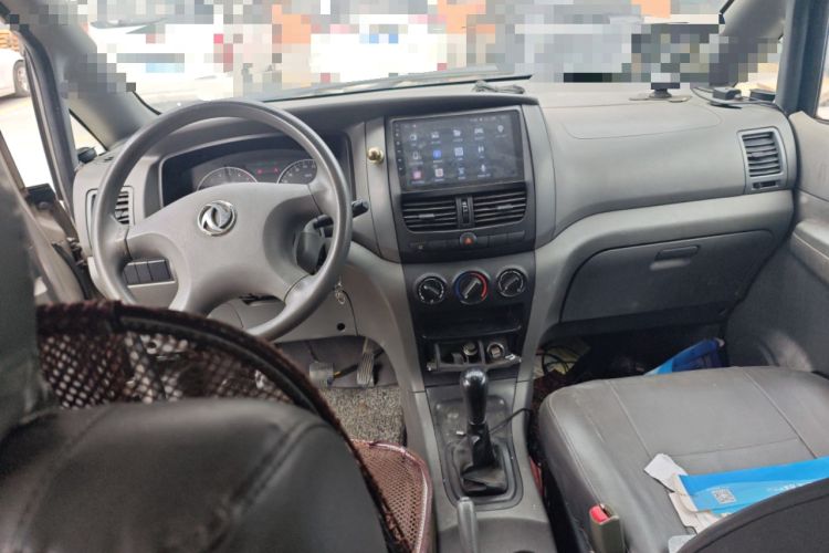 Used Dongfeng Shuaike 2013 Revised Version 1.5L Manual Comfort Trim 7 Seats China IV Standard Center Console