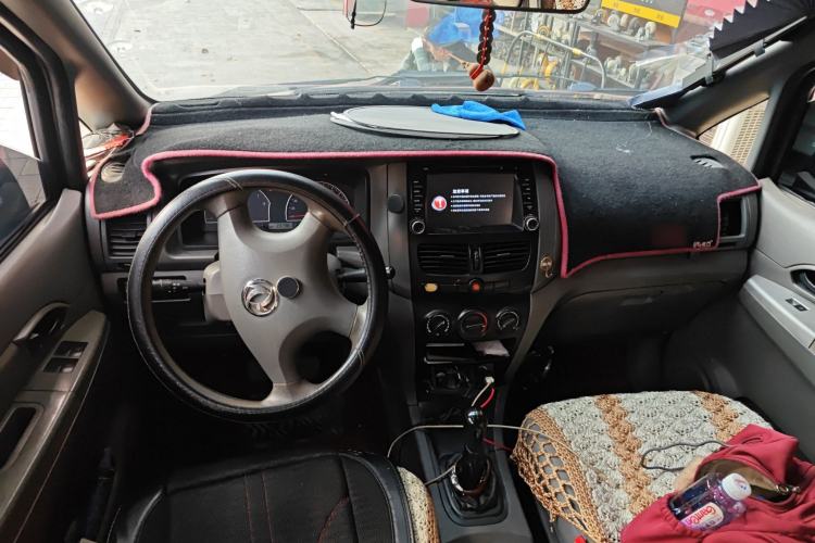 Used Dongfeng Shuaike 2013 Revised Version 1.5L Manual Comfort Trim 7 Seats China IV Standard Center Console