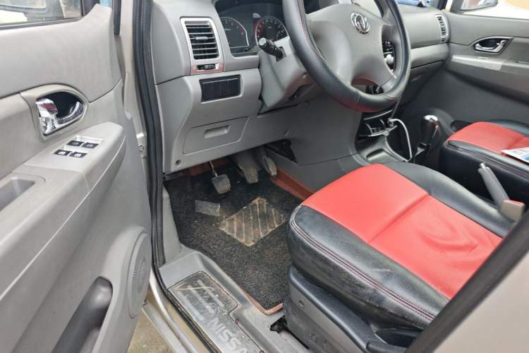Used Dongfeng Shuaike 2013 Facelift 1.5L Manual Comfort 7-Seater China V Standard Driver Seat