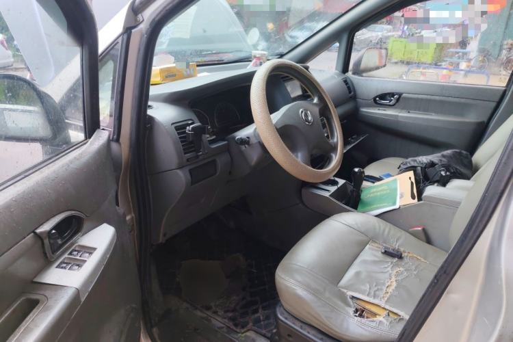Used Dongfeng Shuaike 2013 Revised Version 1.5L Manual Comfort Trim 7 Seats China IV Standard Driver Seat