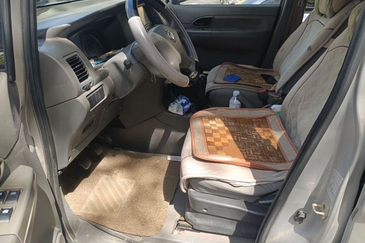Used Dongfeng Shuaike 2013 Revised Version 1.5L Manual Standard Edition 7 Seats China V Emission Standard Driver Seat