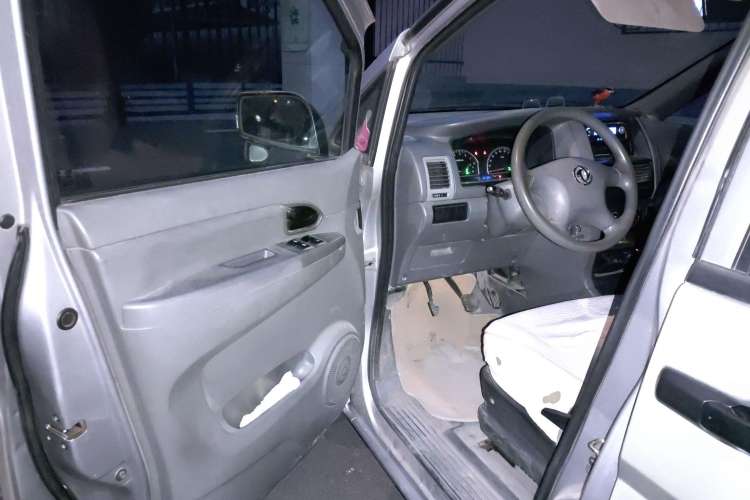 Used Dongfeng Shuaike 2013 1.5L Manual Standard Model 7-Seater China V Standard Driver Seat